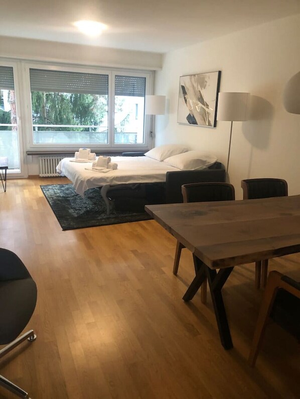 2 bedrooms, desk, iron/ironing board, WiFi