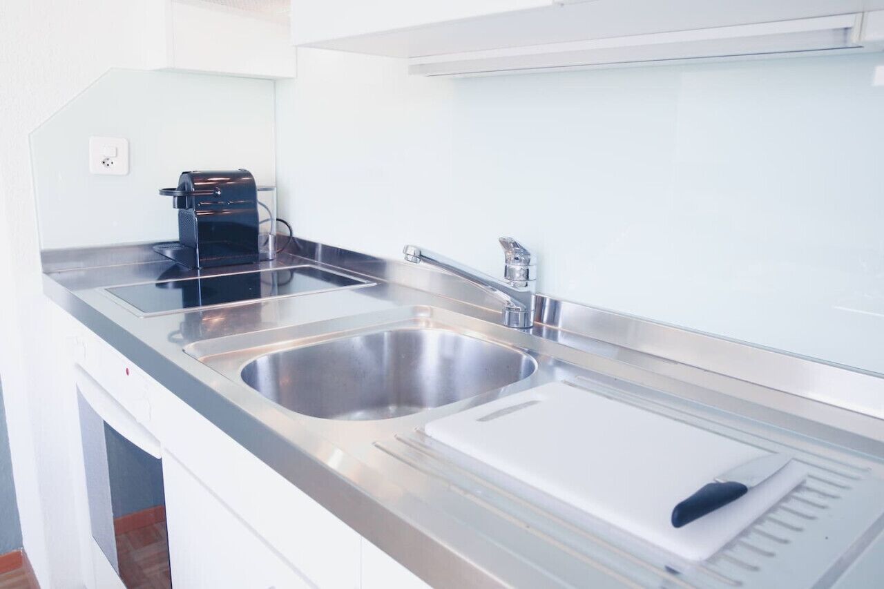 Oven, stovetop, coffee/tea maker, cookware/dishes/utensils