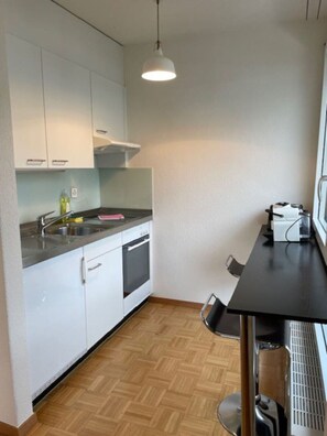 Oven, stovetop, coffee/tea maker, cookware/dishes/utensils