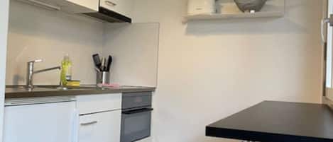 Oven, stovetop, coffee/tea maker, cookware/dishes/utensils