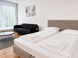 Iron/ironing board, WiFi, bed sheets