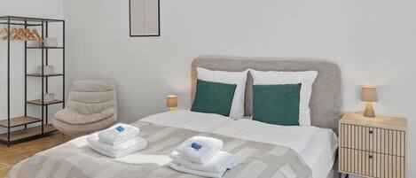 熨斗/熨衫板、Wi-Fi、床單