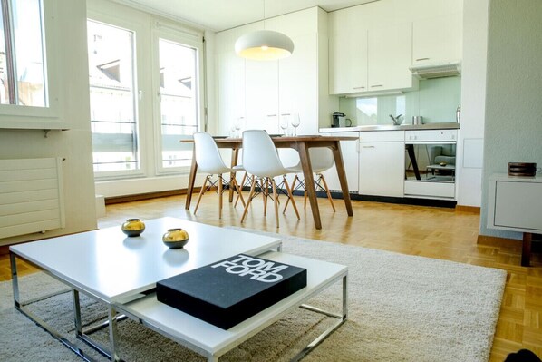 Oven, stovetop, coffee/tea maker, cookware/dishes/utensils