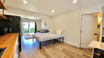 Suite tradicional, bany privat, vistes al riu (Unit 6- River Room) | Interior