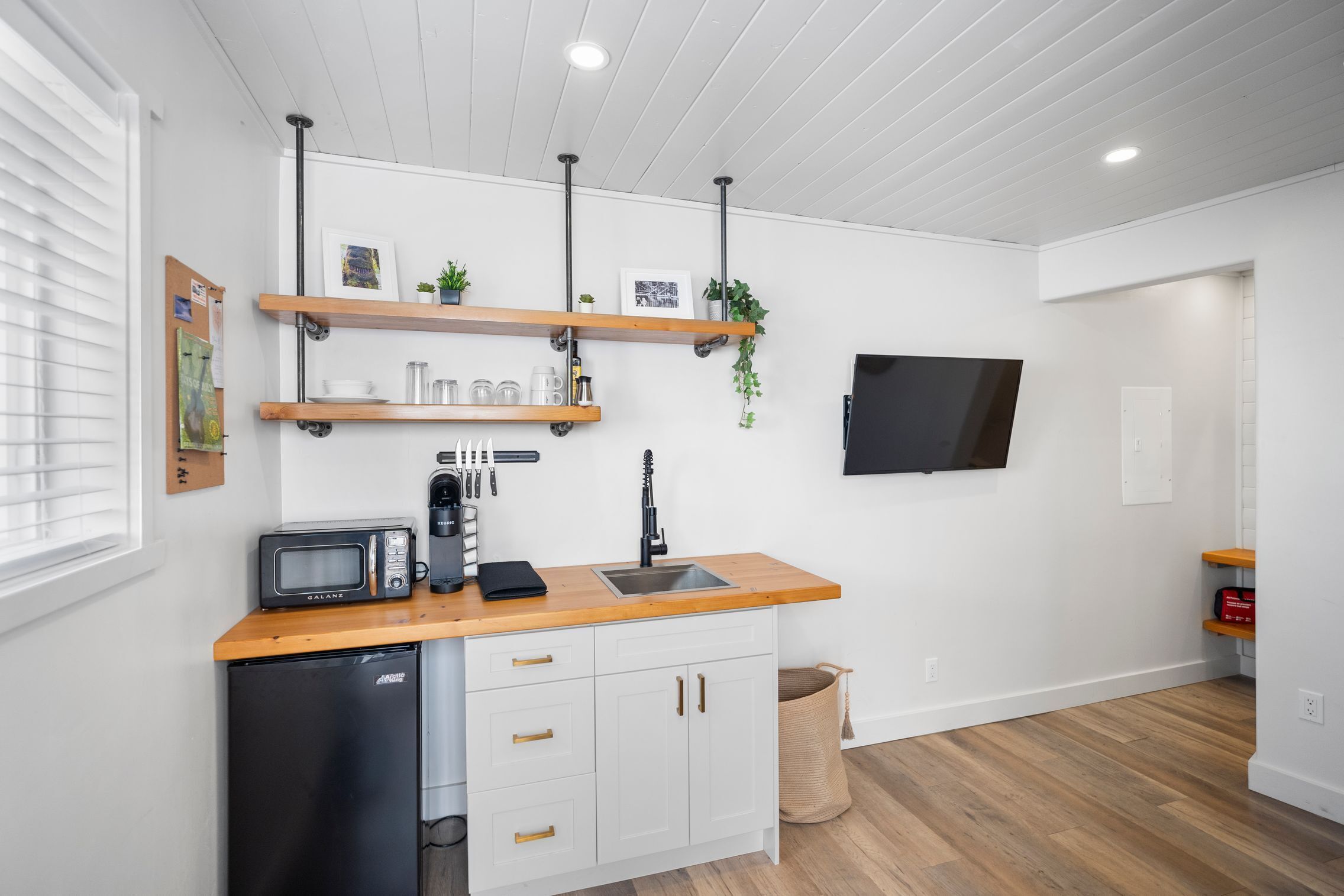 Studio, Private Bathroom (Unit 3 - Trail Room) | Private kitchen
