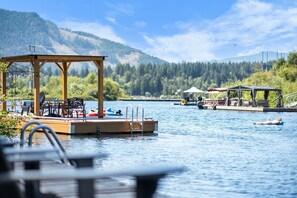 Property grounds - Riverside by Cowichan Lake Cottages (Lake Cowichan)