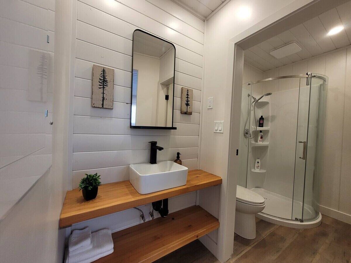 Suite, Private Bathroom (Unit 3 - Trail Room) | Bathroom