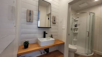 Suite, Private Bathroom (Unit 3 - Trail Room) | Bathroom