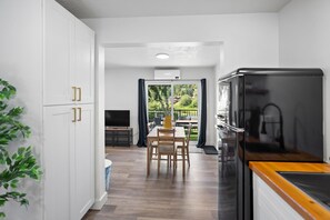 Comfort-Suite, eigenes Bad, Flussblick (Unit 7- Skutz) | Speisen