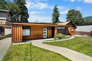 Exterior - Riverside by Cowichan Lake Cottages (Lake Cowichan)