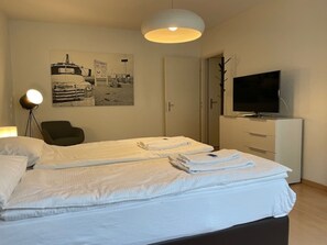 1 makuuhuone, työpöytä, silitysrauta/-lauta, Wi-Fi