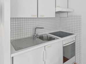 Oven, stovetop, coffee/tea maker, cookware/dishes/utensils