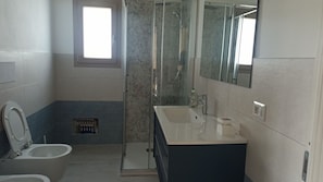 Dusche, Haartrockner, Bidet
