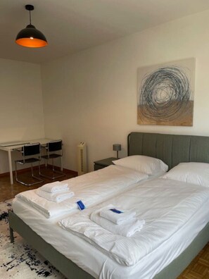 Iron/ironing board, WiFi, bed sheets