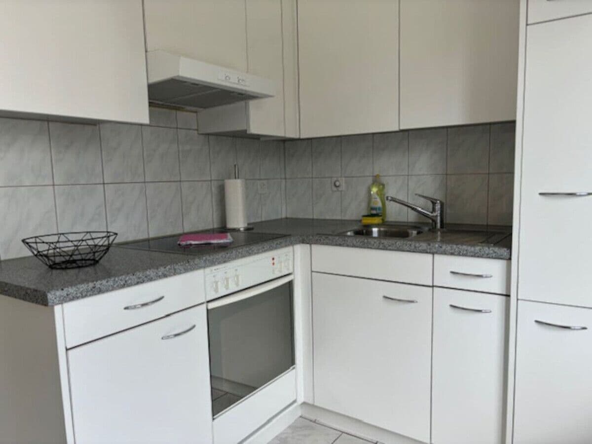 Oven, stovetop, coffee/tea maker, cookware/dishes/utensils