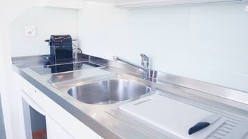 Four, plaque de cuisson, cafetiĂšre/bouilloire