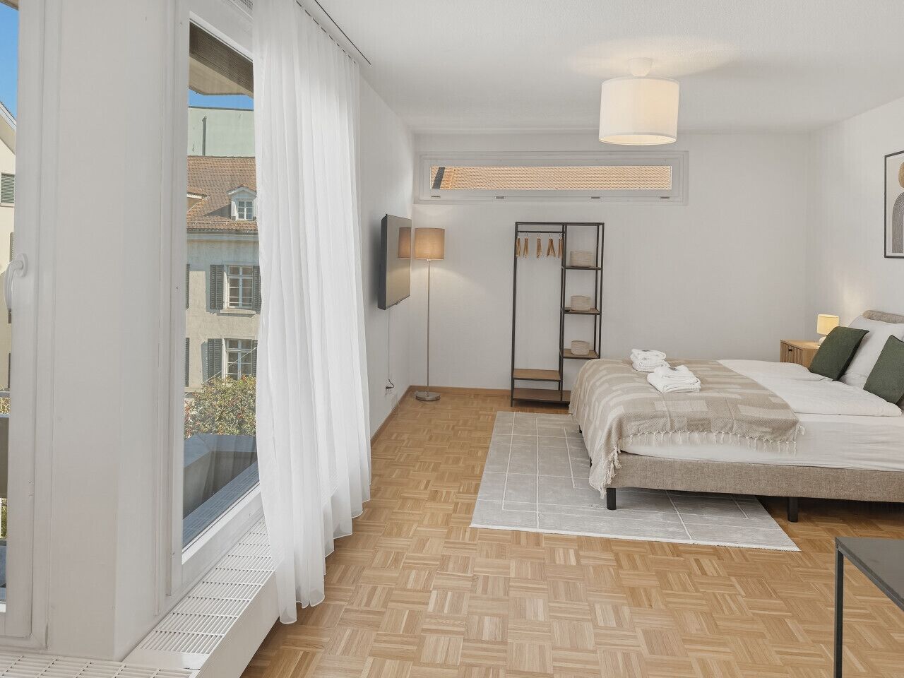 Iron/ironing board, WiFi, bed sheets