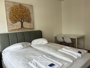 Iron/ironing board, WiFi, bed sheets