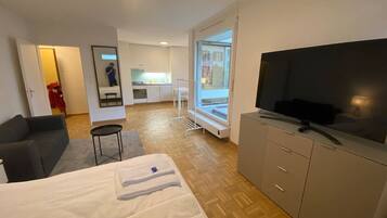 Iron/ironing board, WiFi, bed sheets