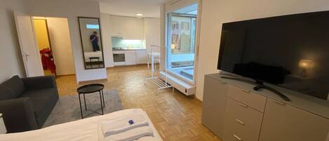 Iron/ironing board, WiFi, bed sheets