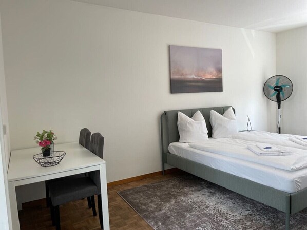 Bügeleisen/Bügelbrett, WLAN, Bettwäsche