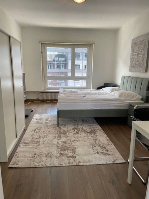 Bügeleisen/Bügelbrett, WLAN, Bettwäsche