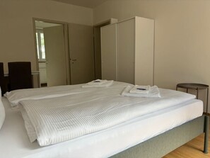 Iron/ironing board, WiFi, bed sheets