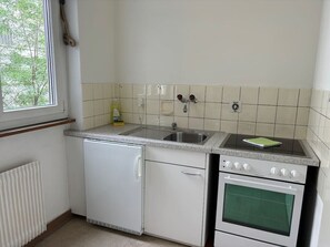 Oven, stovetop, coffee/tea maker, cookware/dishes/utensils