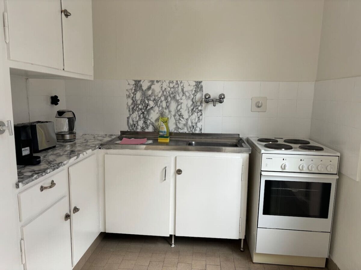 Four, plaque de cuisson, cafetière/bouilloire