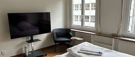 Iron/ironing board, WiFi, bed sheets