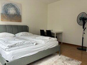 Fer et planche Ă repasser, Wi-Fi, draps fournis