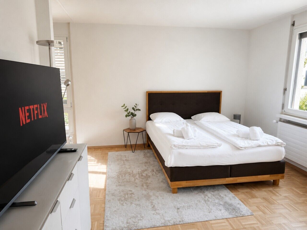 Iron/ironing board, WiFi, bed sheets