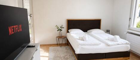 Iron/ironing board, WiFi, bed sheets