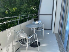 Outdoor dining - Faboulous 1BR near city center (Sun 16) (Zürich)