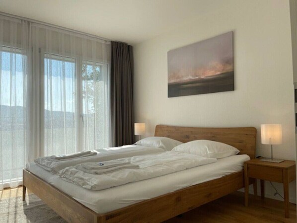 1 bedroom, desk, iron/ironing board, WiFi