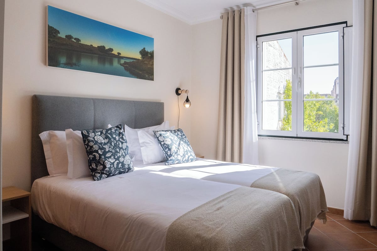 Standard Suite, Courtyard View | 1 bedroom, soundproofing, free WiFi, bed sheets