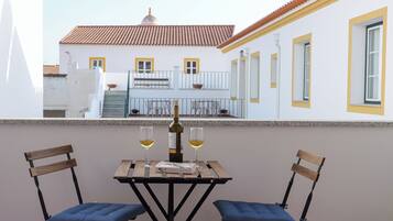 Family Suite, Balcony, Garden View | Terrace/patio