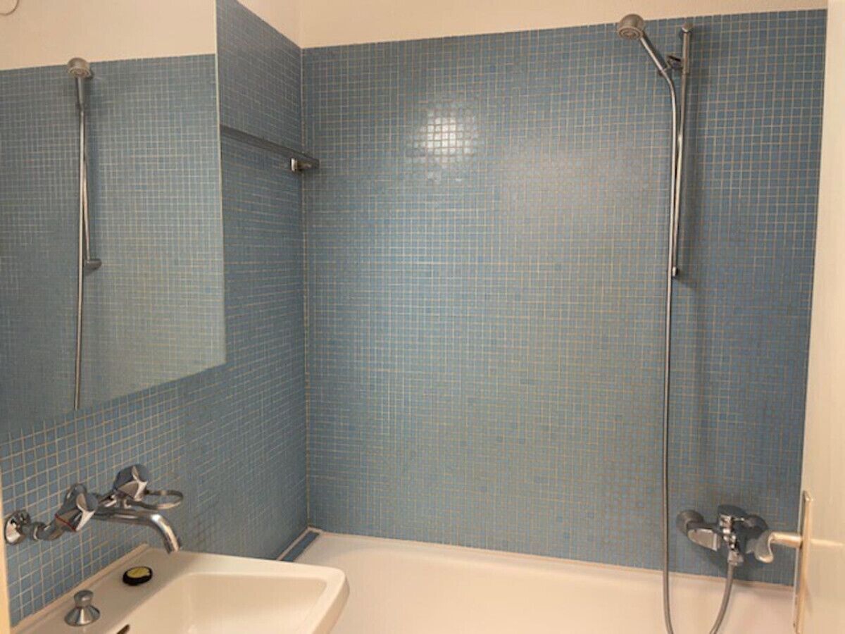 Sèche-cheveux, serviettes fournies