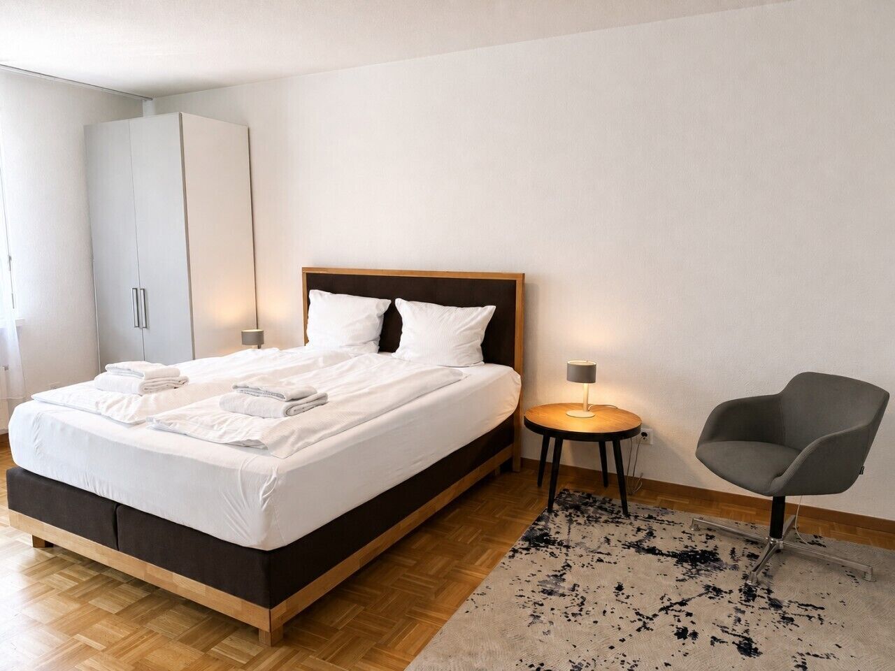 Iron/ironing board, WiFi, bed sheets