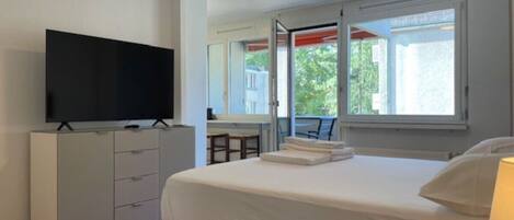 1 bedroom, iron/ironing board, WiFi, bed sheets