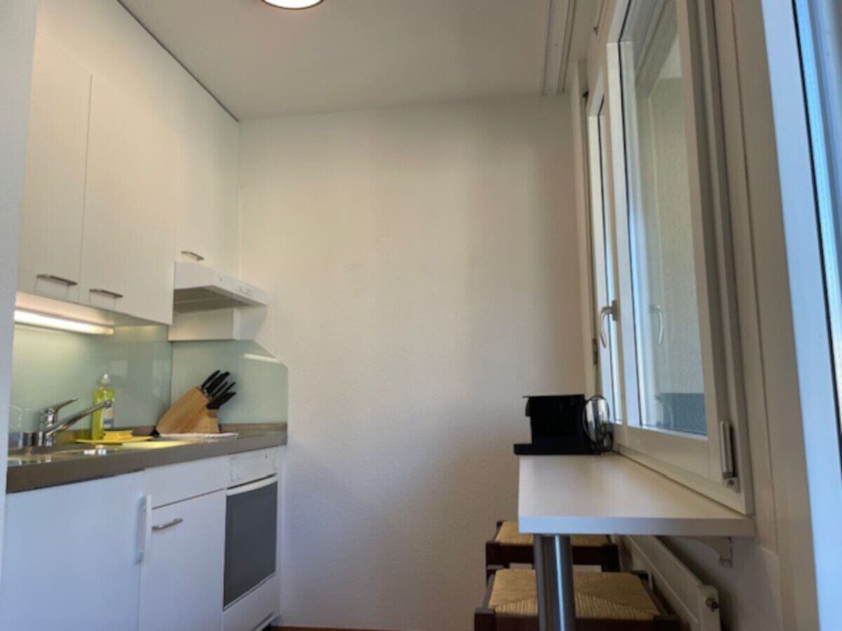 Ofen, Herdplatte, Wasserkocher mit Kaffee-/Teezubehör