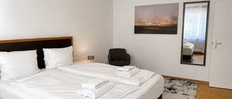 Iron/ironing board, WiFi, bed sheets