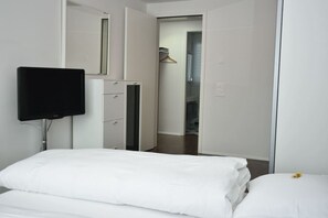 1 bedroom, desk, iron/ironing board, WiFi