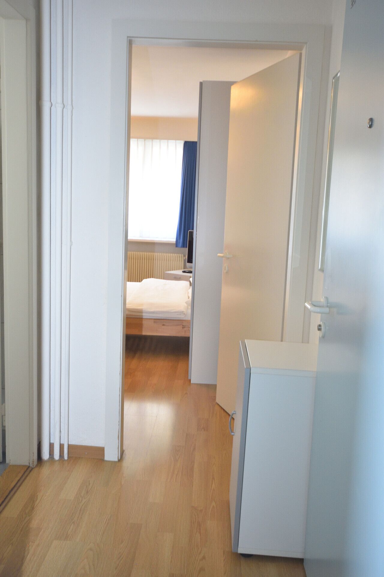 Desk, iron/ironing board, WiFi, bed sheets