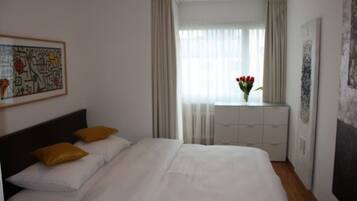 Escrivaninha, ferros/tábuas de passar roupa, Wi-Fi, roupa de cama