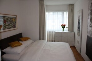 1 bedroom, desk, iron/ironing board, WiFi