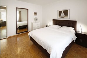 2 bedrooms, iron/ironing board, WiFi, bed sheets