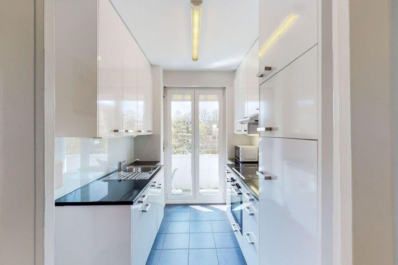 Fridge, stovetop, coffee/tea maker, cookware/dishes/utensils