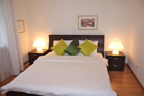 2 chambres, fer et planche à repasser, Wi-Fi, draps fournis