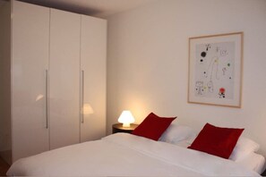 2 多间卧室、熨斗/熨衣板、WiFi、床单